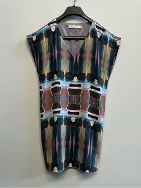 NWOT Marie Oliver 100% Silk Abstract Shift Mini Dress, Size XS.
